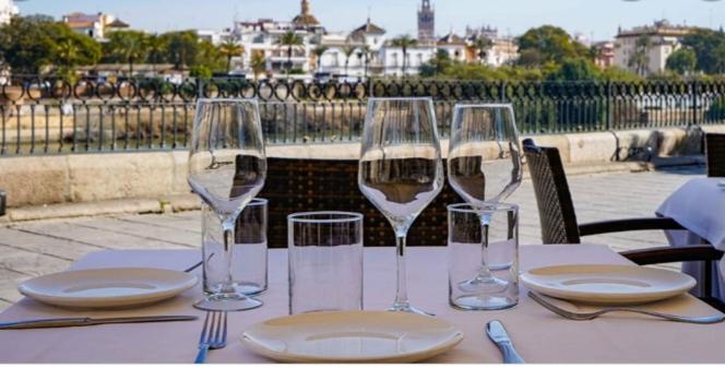 Apartamento Acogedor Junto A Calle Betis, Triana-Los Remedios Севилья Экстерьер фото